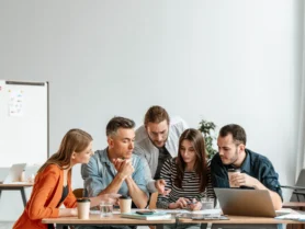 reunion-de-empresarios-en-la-oficina-de-trabajo